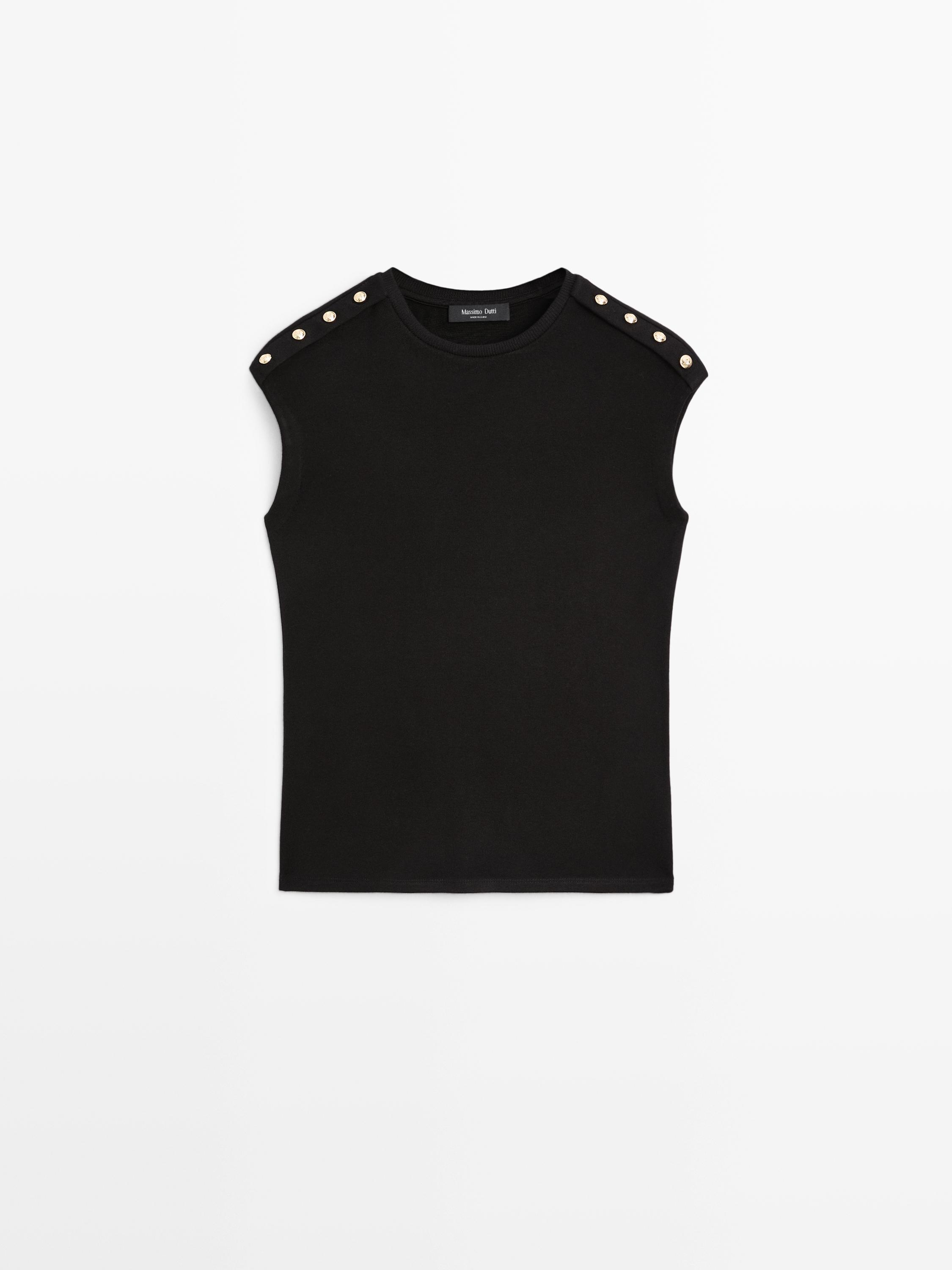 Drop sleeve T-shirt with button details